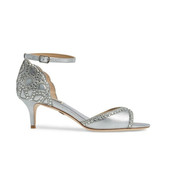 Stunning Badgley Mischka Silver D'Orsay Sandals - Picture 3 of 7